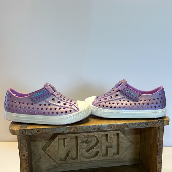 Sketchers tennis/water shoe - Picture 2 of 5